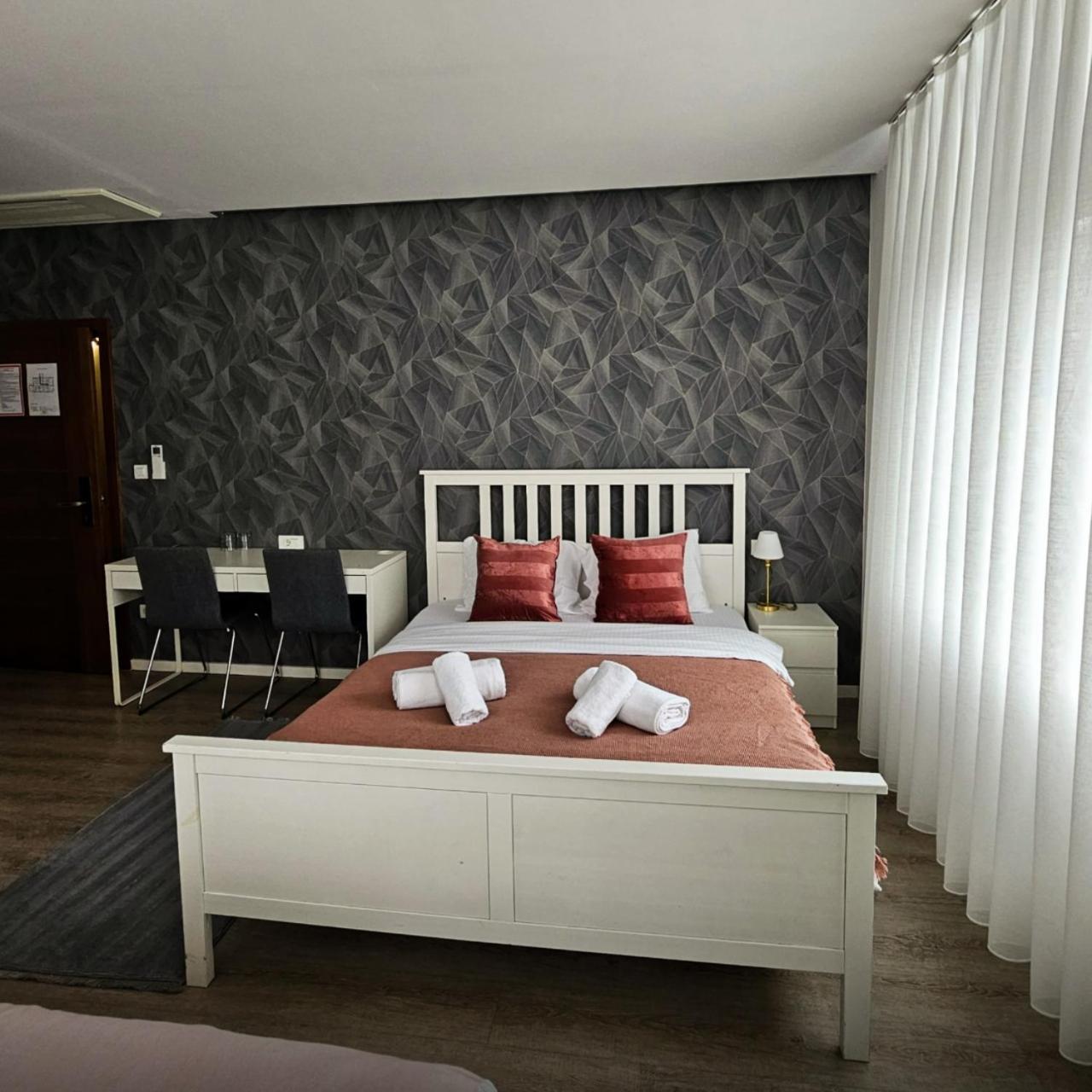 Morea 3*